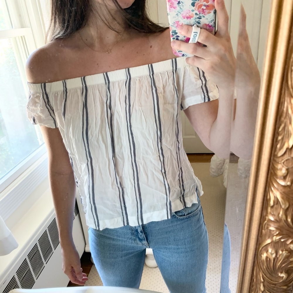 For the shoulder striped top